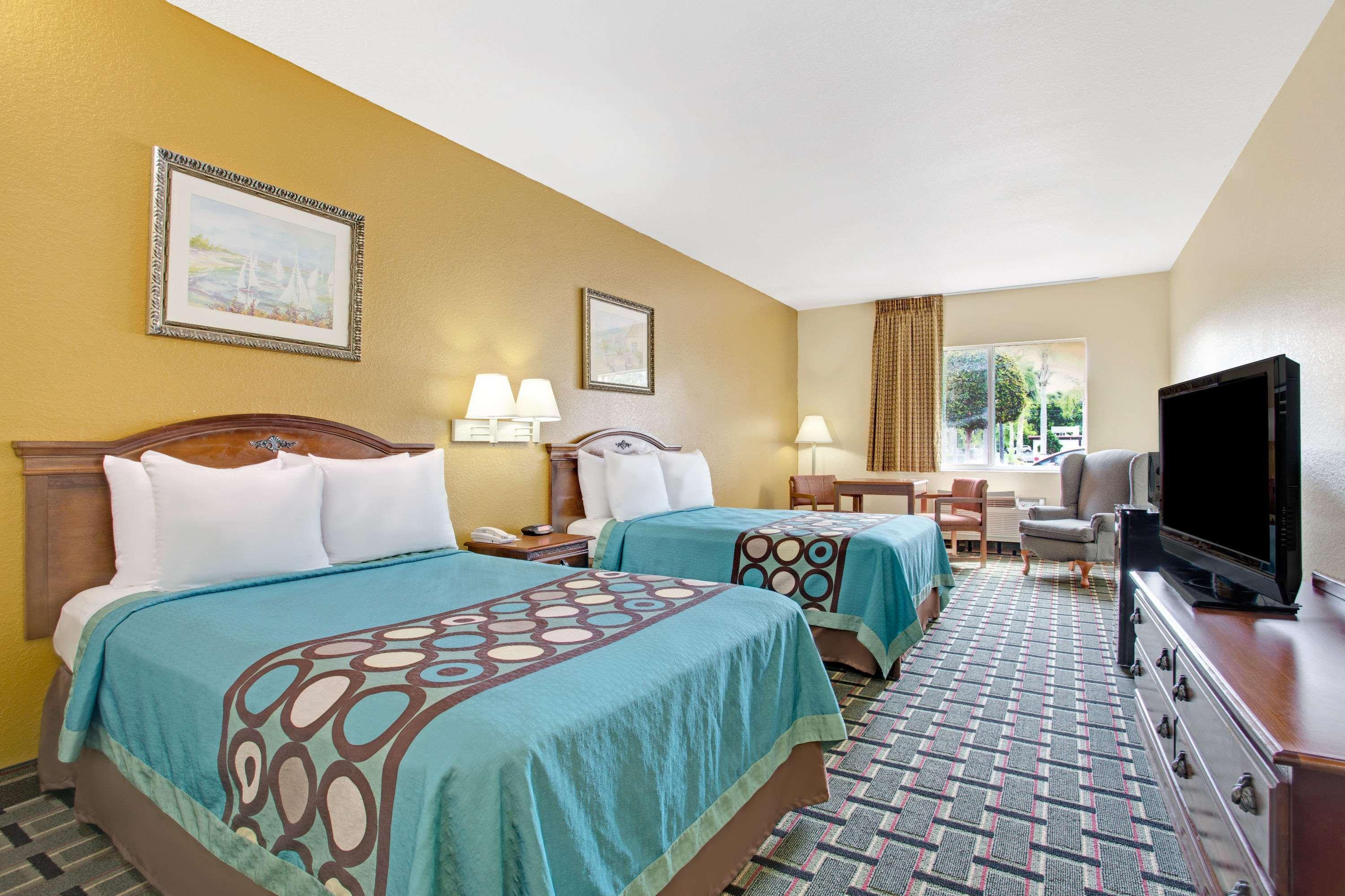 Super 8 By Wyndham Daytona Beach Bagian luar foto