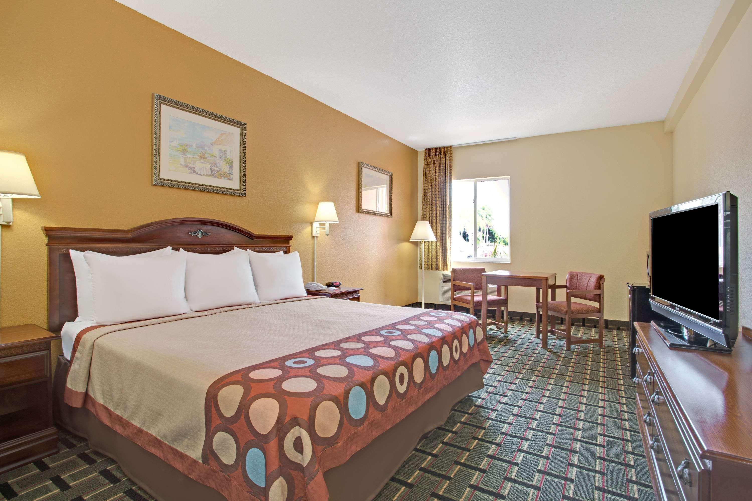 Super 8 By Wyndham Daytona Beach Bagian luar foto