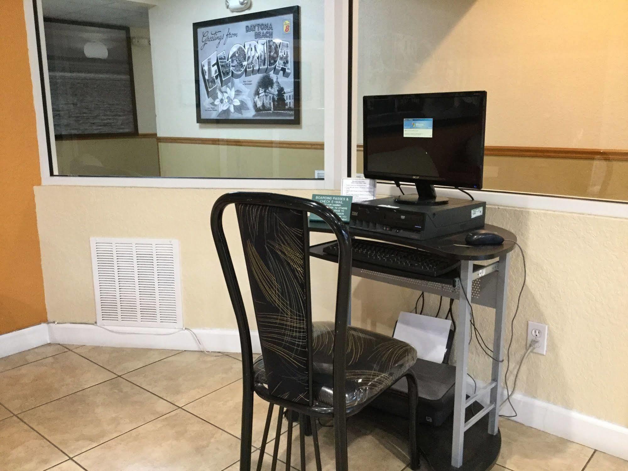 Super 8 By Wyndham Daytona Beach Bagian luar foto